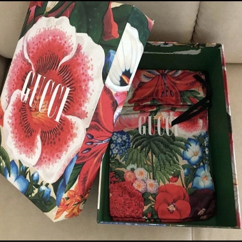 Brand new- Gucci Floral Print shoe box with dust bags